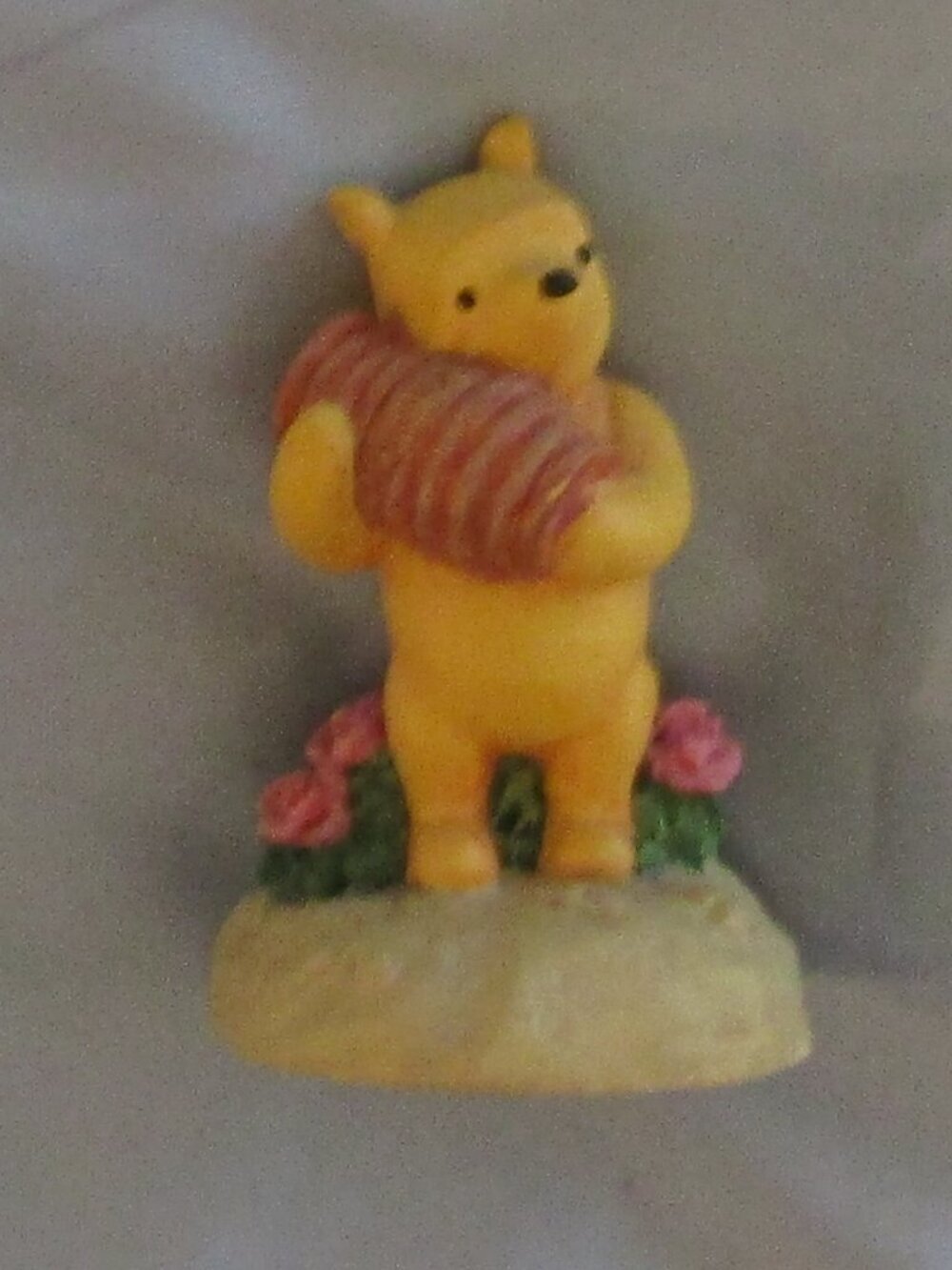 Lenox Disney WINNIE THE POOH figurine holding Honey Jar 2.5"